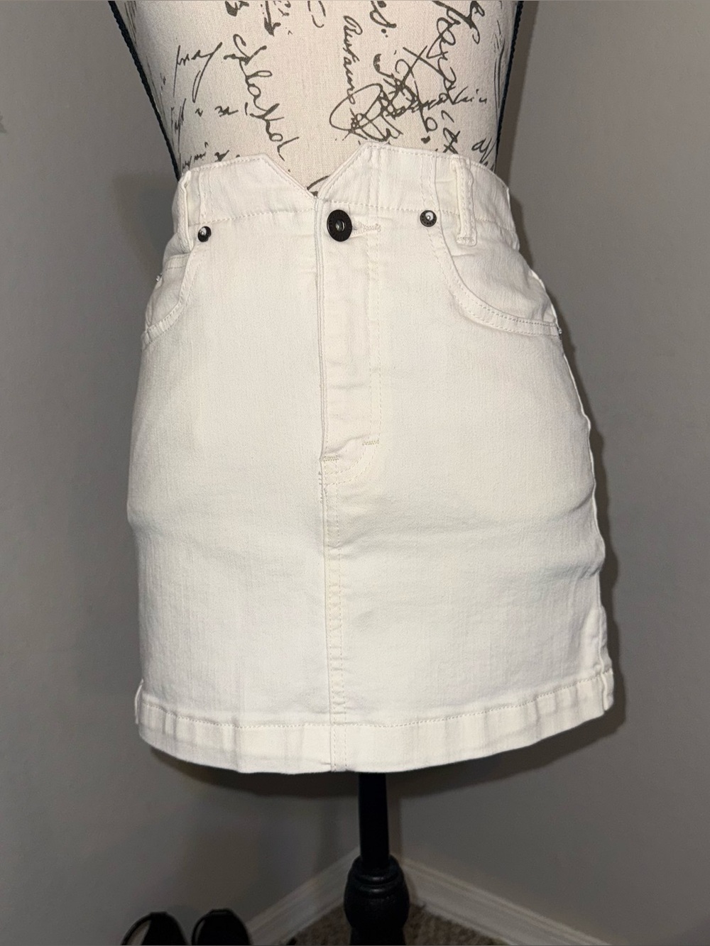 We The Free White Denim Mini Skirt Size Small Casual Summer Mid Rise